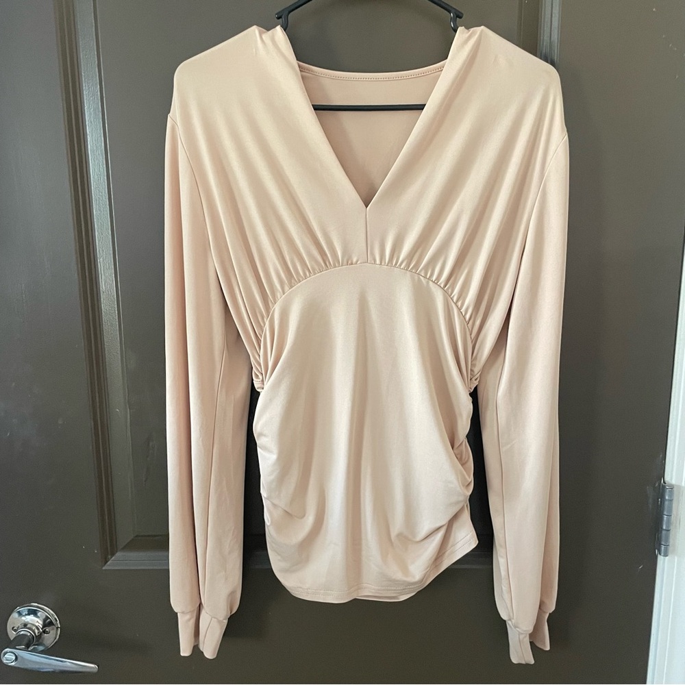 Elegant Cream Blouse with Flattering Silhouette